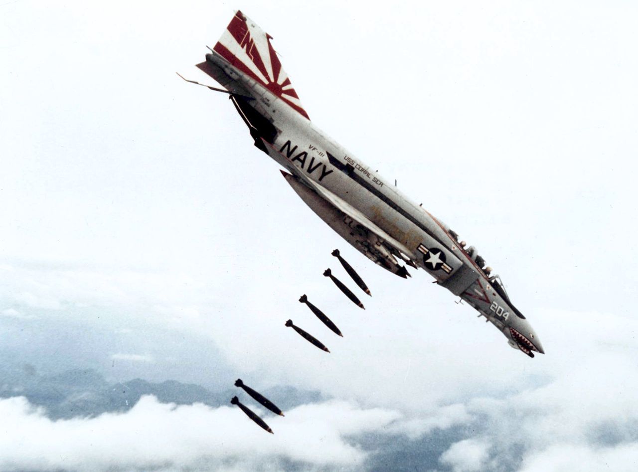 F-4_dropping_over_Vietnam